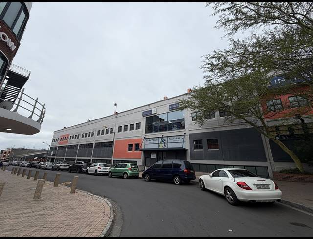 112M² BUILDING TO LET IN SALT RIVER